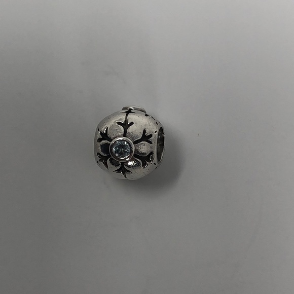 Pandora snowflake ❄️ charm - Picture 2 of 4